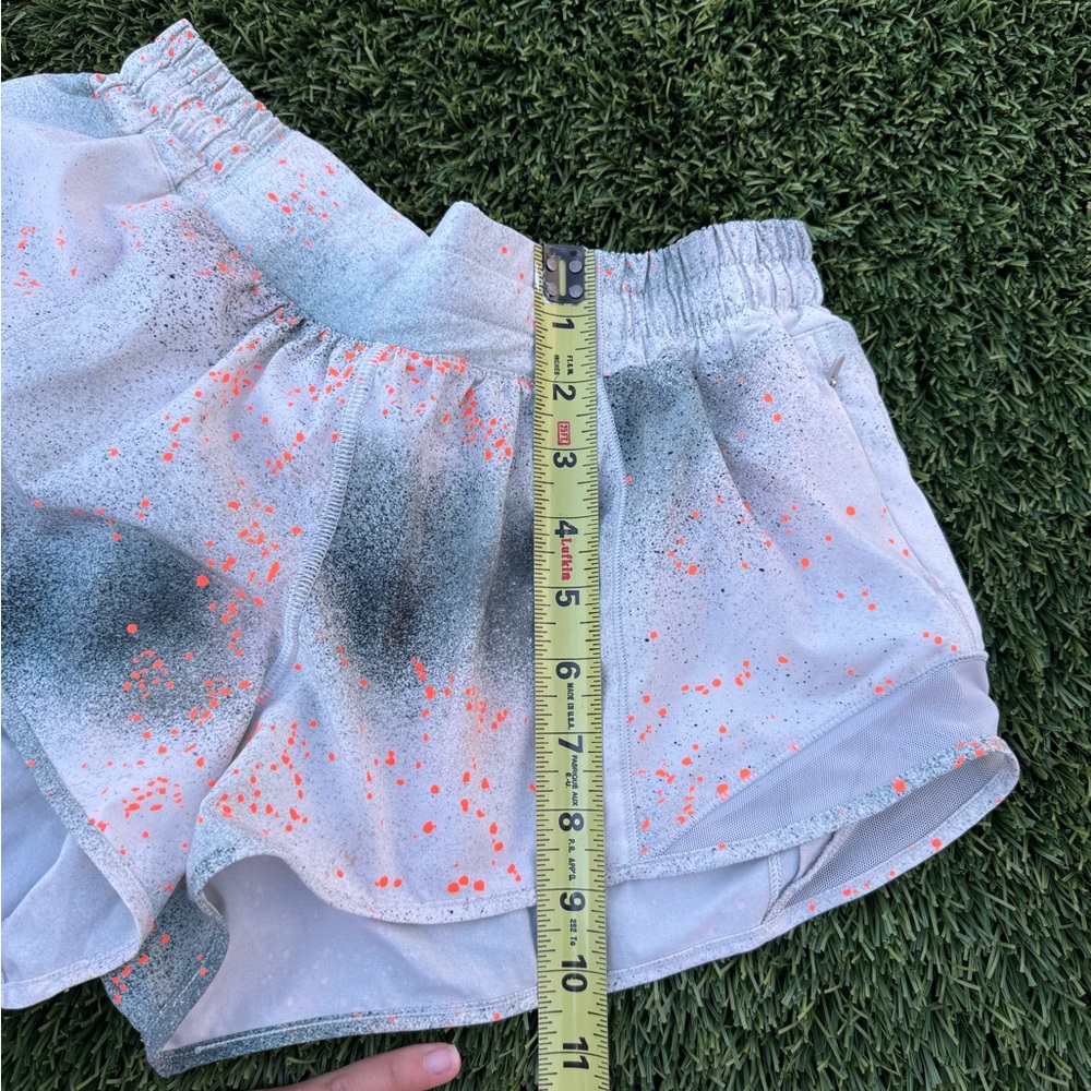 Lululemon Hotty Hot Low-Rise Short 2.5" *Reflective Size 8 - Picture 15 of 15